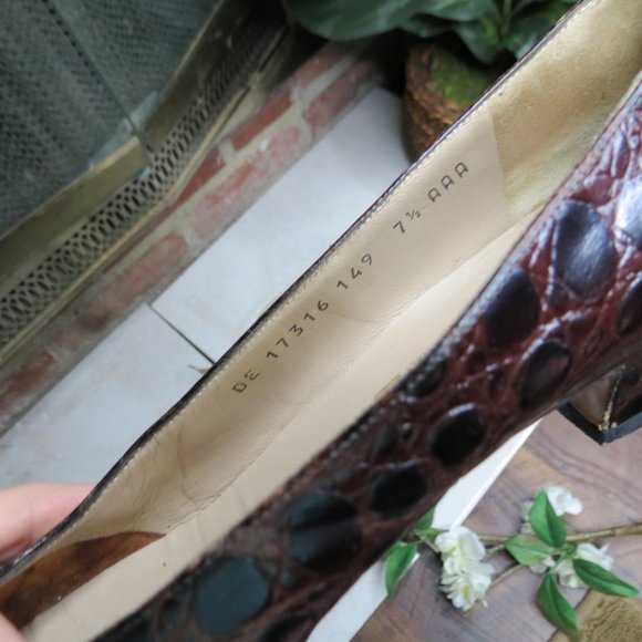 Ferragamo croc print classic office pumps 7.5 - Picture 2 of 8